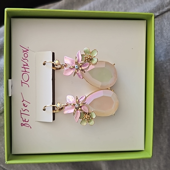 Betsey Johnson Light Pink Glass Drop Earrings w/Pink & Green Flowers w/Gift Box - Picture 1 of 4